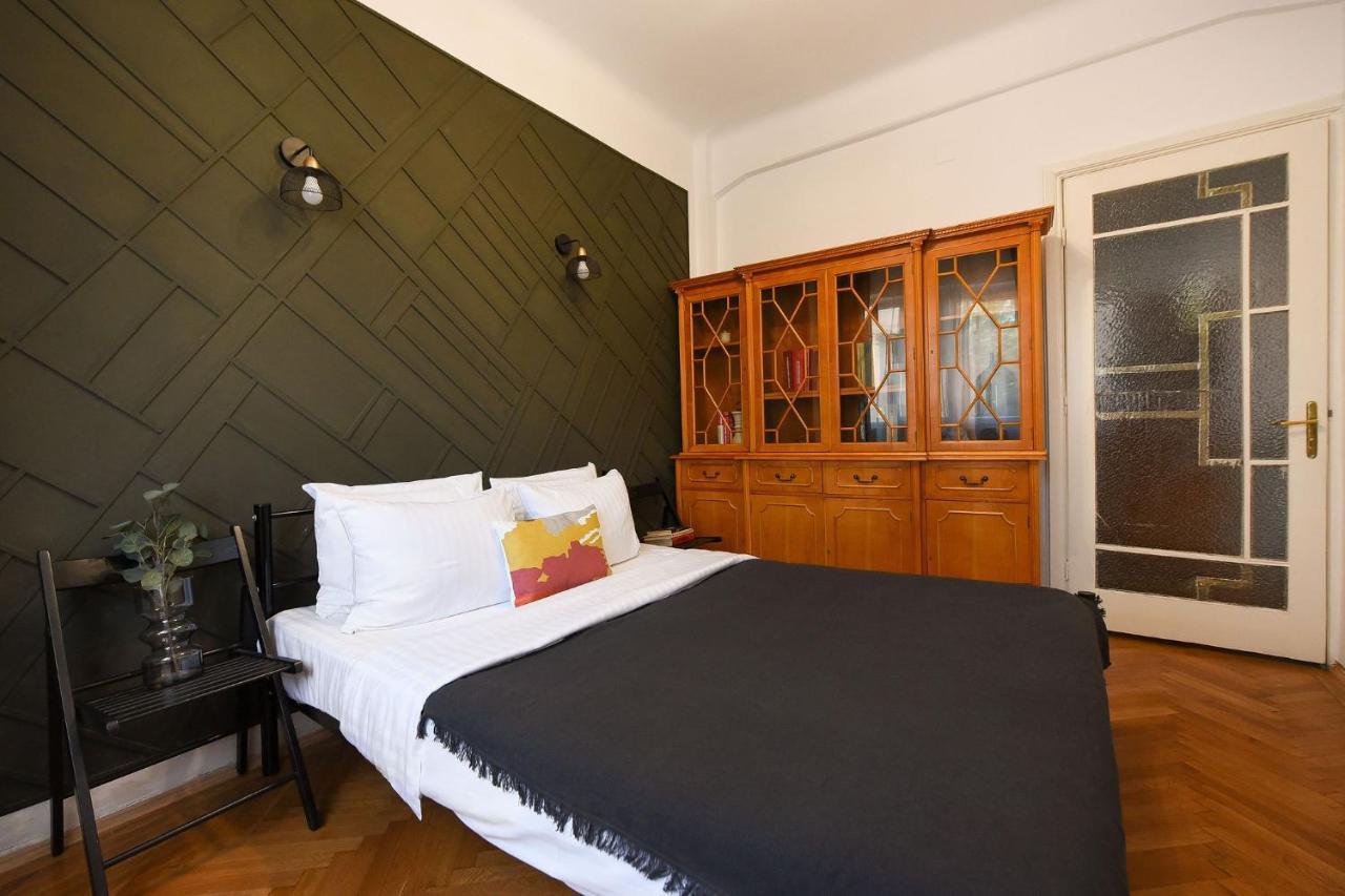 Stylish & Spacious Apartment Near The Old Town - A Touch Of History, A Dash Of Modernity Букурещ Екстериор снимка