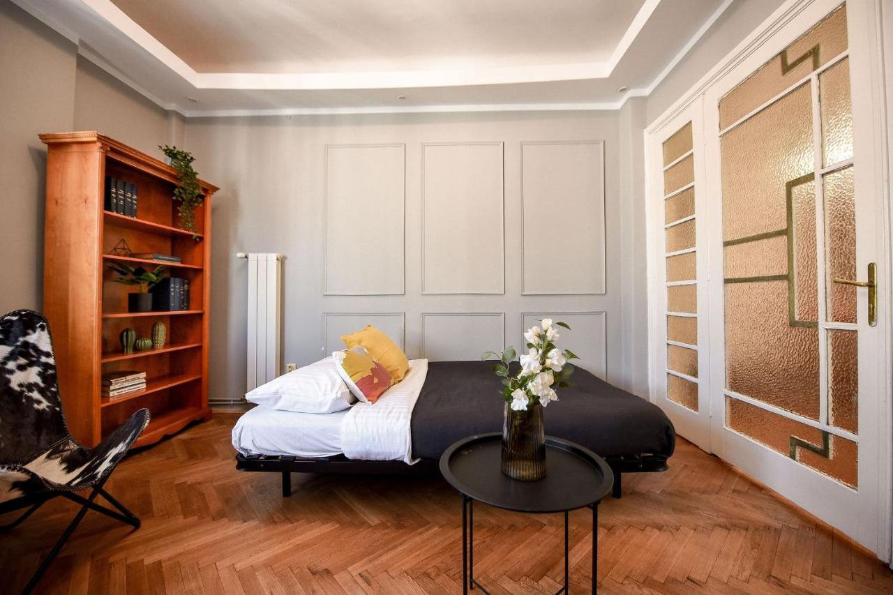 Stylish & Spacious Apartment Near The Old Town - A Touch Of History, A Dash Of Modernity Букурещ Екстериор снимка