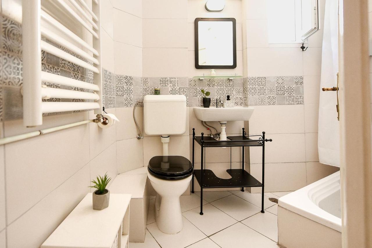 Stylish & Spacious Apartment Near The Old Town - A Touch Of History, A Dash Of Modernity Букурещ Екстериор снимка