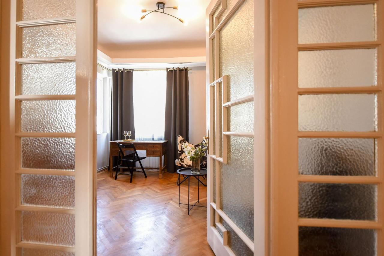 Stylish & Spacious Apartment Near The Old Town - A Touch Of History, A Dash Of Modernity Букурещ Екстериор снимка
