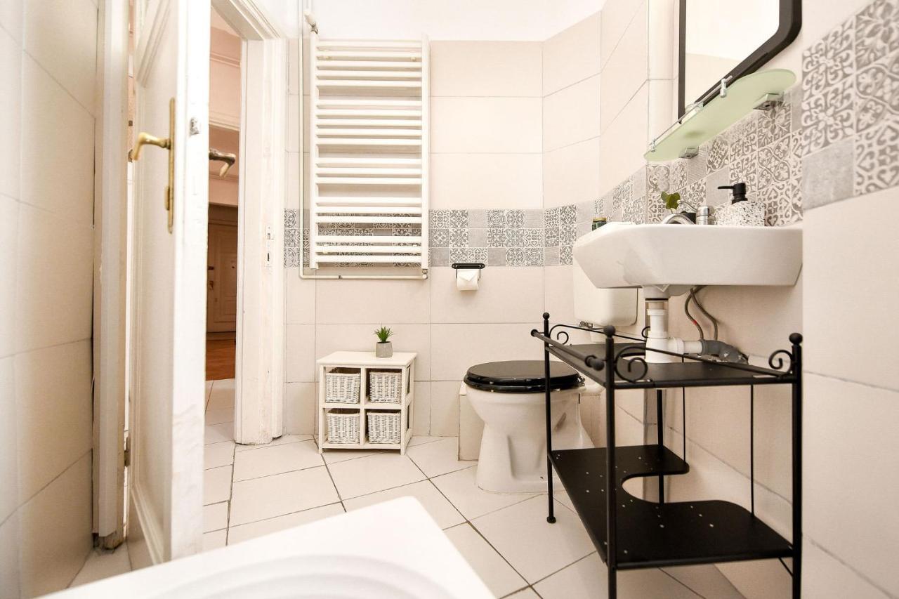 Stylish & Spacious Apartment Near The Old Town - A Touch Of History, A Dash Of Modernity Букурещ Екстериор снимка
