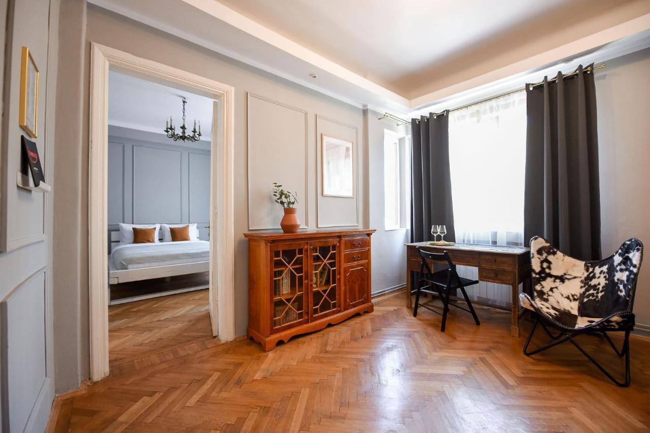 Stylish & Spacious Apartment Near The Old Town - A Touch Of History, A Dash Of Modernity Букурещ Екстериор снимка
